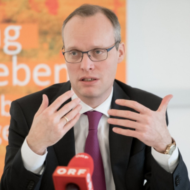 Dr. Alexander Biach